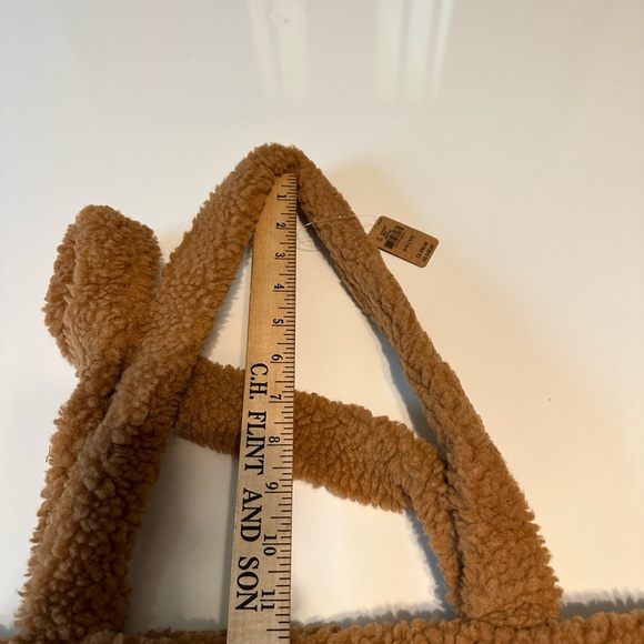 New Victoria Secret PInK fur bag - Picture 6 of 7